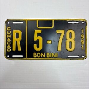 Vintage Curacao Bon Bini 1991 License Plate Black Yellow Metal Collectible Barn